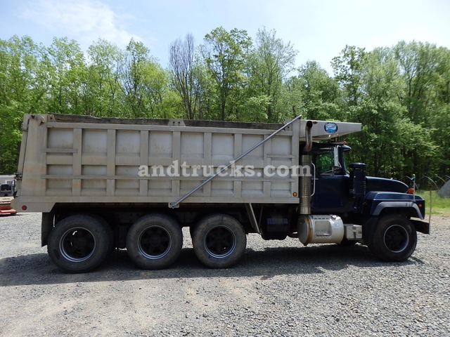 2000 R Model Mack Tri Axle Dump Truck