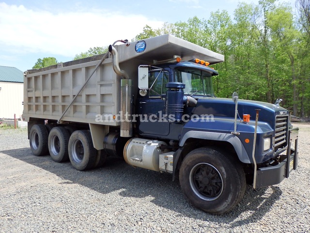 2000 R Model Mack Tri Axle Dump Truck