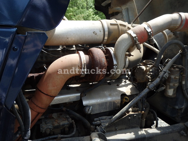 2000 R Model Mack Tri Axle Dump Truck