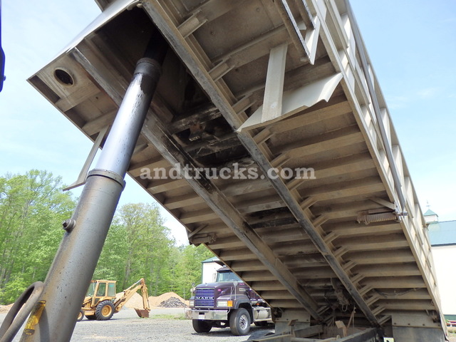 2000 R Model Mack Tri Axle Dump Truck