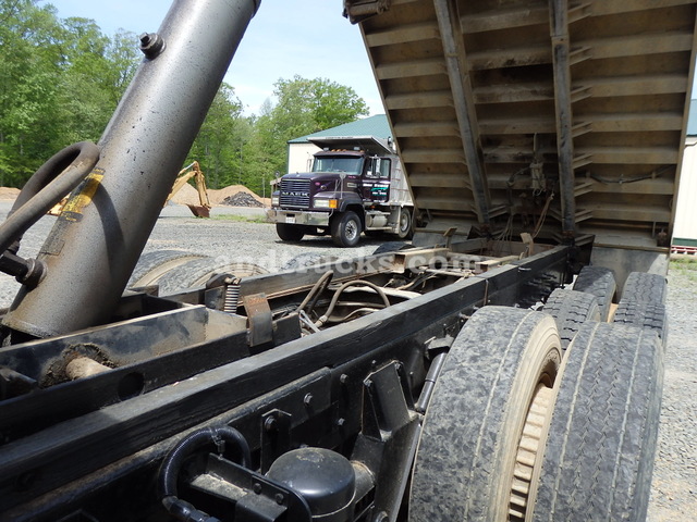 2000 R Model Mack Tri Axle Dump Truck