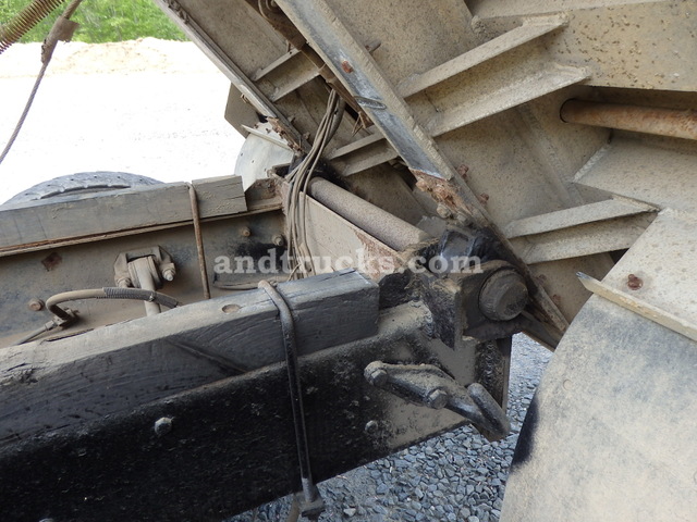 2000 R Model Mack Tri Axle Dump Truck