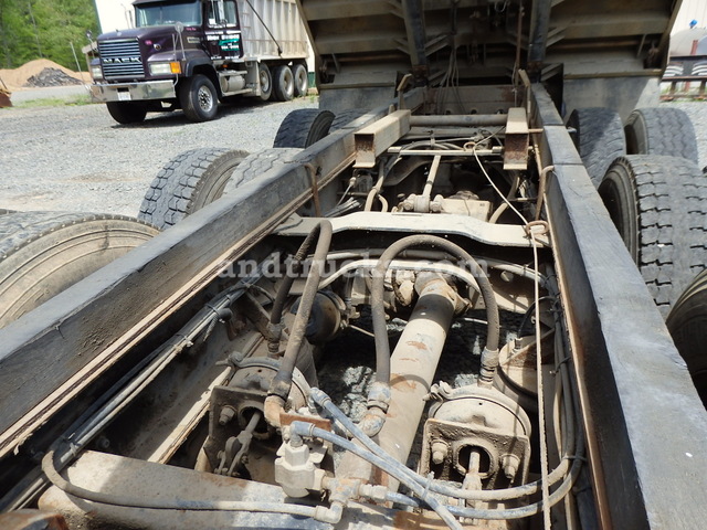 2000 R Model Mack Tri Axle Dump Truck