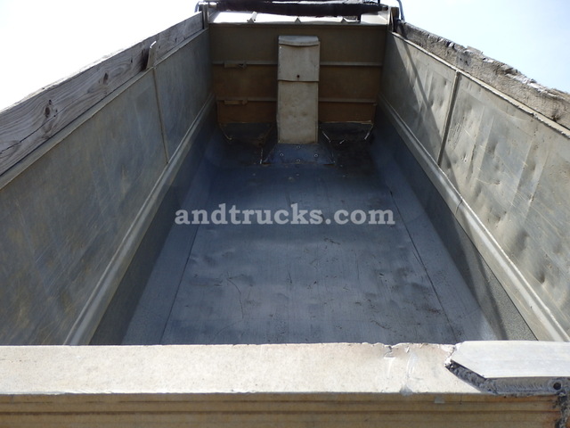 2000 R Model Mack Tri Axle Dump Truck