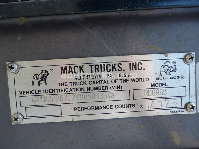 2000 R Model Mack Tri Axle Dump Truck