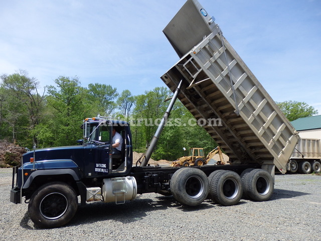 2000 R Model Mack Tri Axle Dump Truck