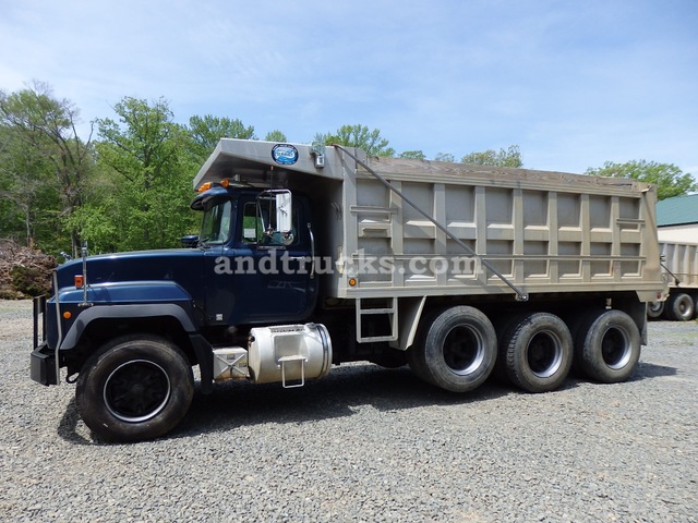 2000 R Model Mack Tri Axle Dump Truck