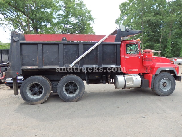 1993 Tandem Axle R Model Mack (RD690S) Dump Truck