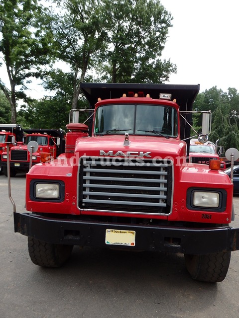 1993 Tandem Axle R Model Mack (RD690S) Dump Truck