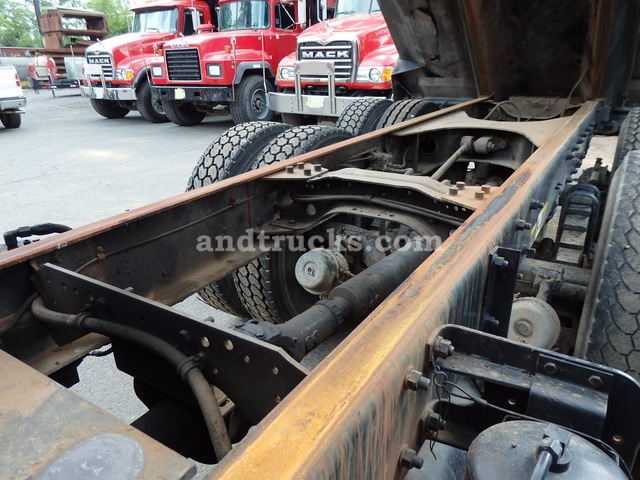 1993 Tandem Axle R Model Mack (RD690S) Dump Truck