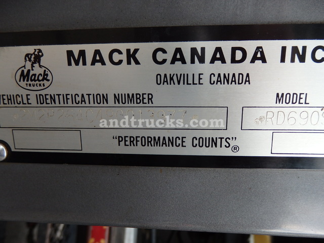 1993 Tandem Axle R Model Mack (RD690S) Dump Truck