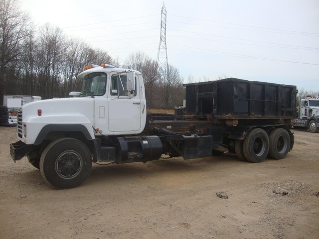 1995 R Model Mack Roll Off