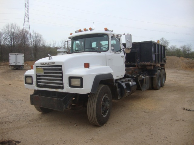 1995 R Model Mack Roll Off