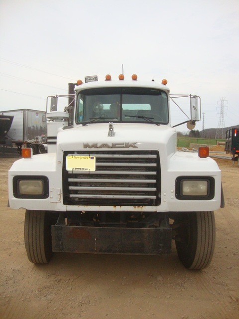 1995 R Model Mack Roll Off