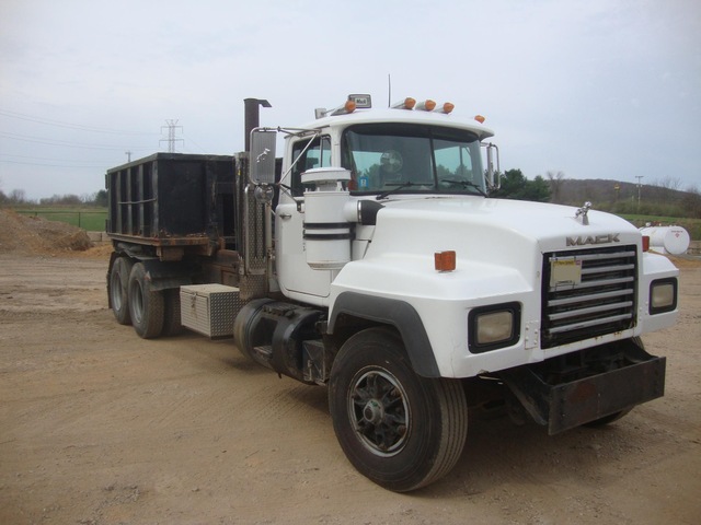 1995 R Model Mack Roll Off