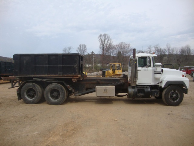 1995 R Model Mack Roll Off