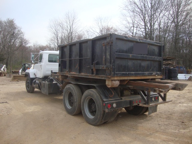 1995 R Model Mack Roll Off