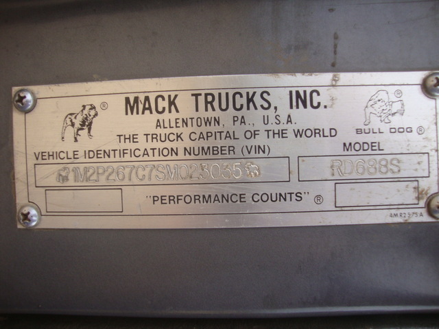 1995 R Model Mack Roll Off