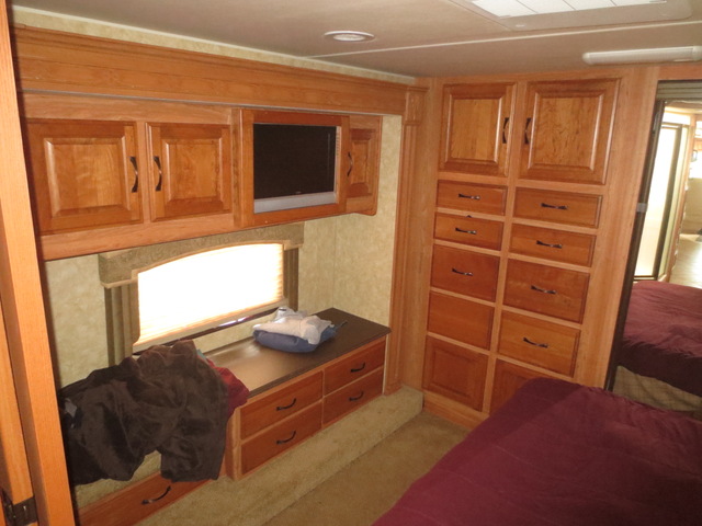 Coachmen/Sportsman Pathfinder 386QS RV with 4 Slide Outs