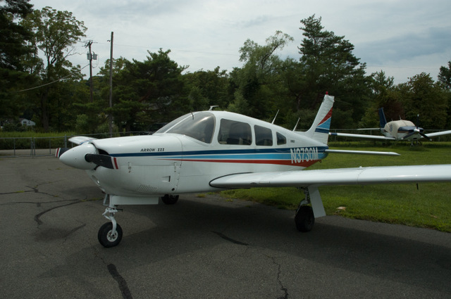 What are some of the specifications for the Piper Arrow aircraft?