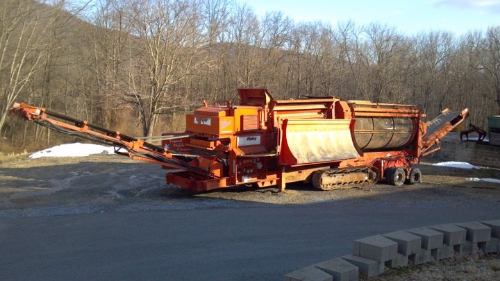 Track Mounted Trommel Soil Screener