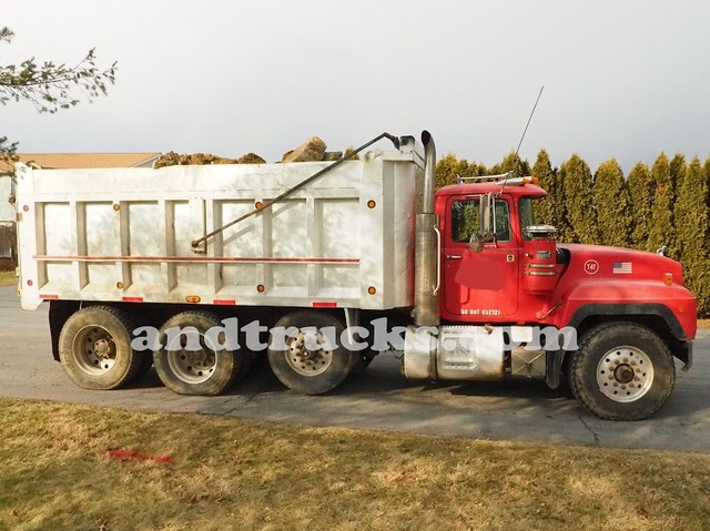 1998 350 hp R-Model Mack Tri Axle Dump Truck