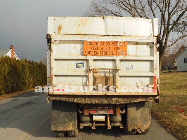 1998 350 hp R-Model Mack Tri Axle Dump Truck