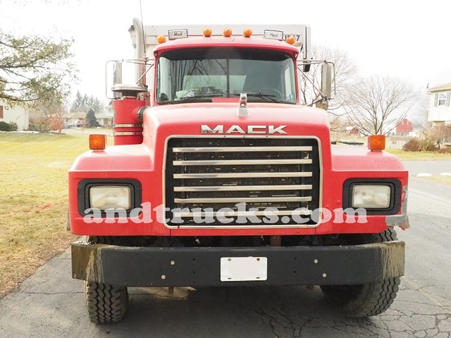 1998 350 hp R-Model Mack Tri Axle Dump Truck