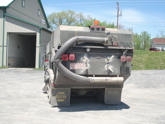 Tymco 600 Sweeper on International 1654