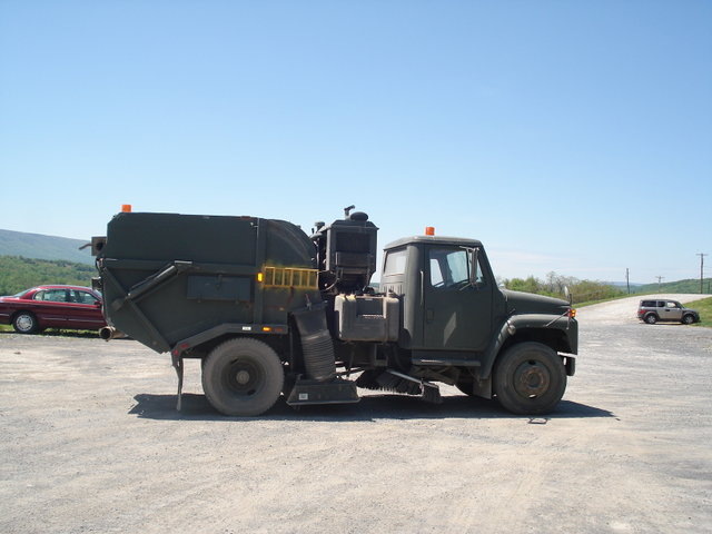 Tymco 600 Sweeper on International 1654