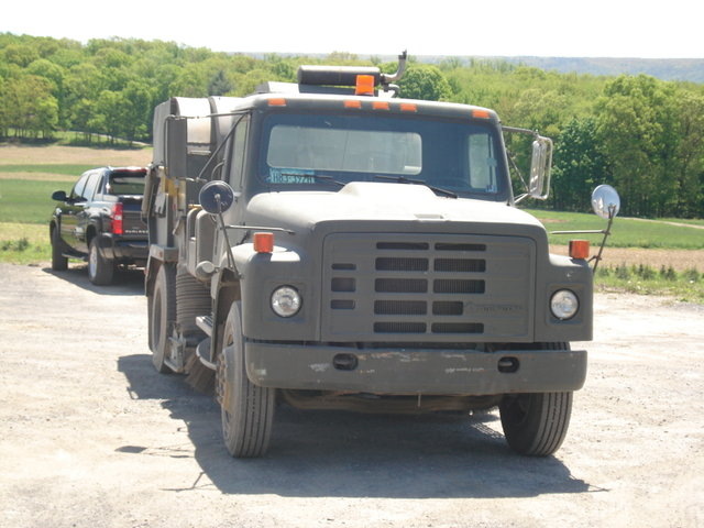 Tymco 600 Sweeper on International 1654