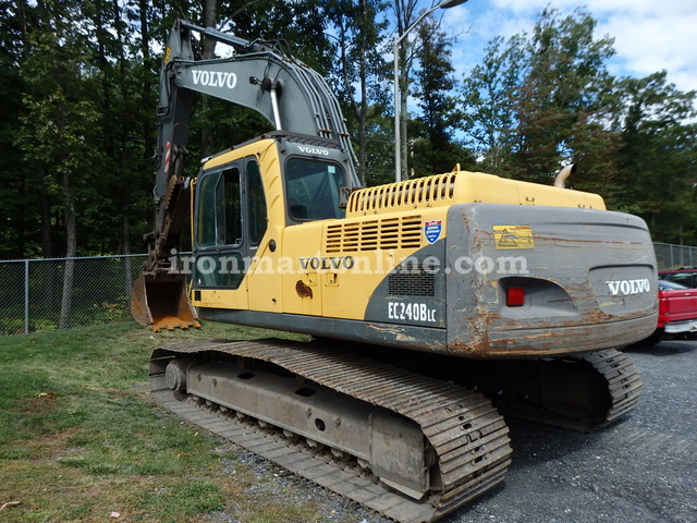 Volvo EC240BLC Excavator with Hydraulic Thumb 2004