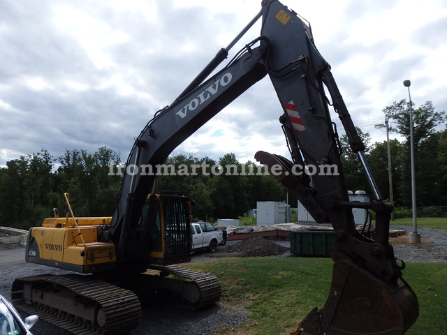 Volvo EC240BLC Excavator with Hydraulic Thumb 2004