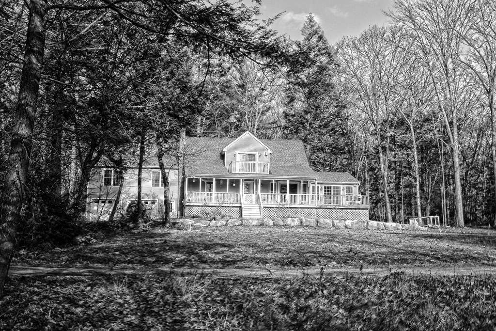 IMAGE: http://photos.imageevent.com/justaddwata/photography/hrdimages/home1218/huge/hdr-0446-0448.jpg