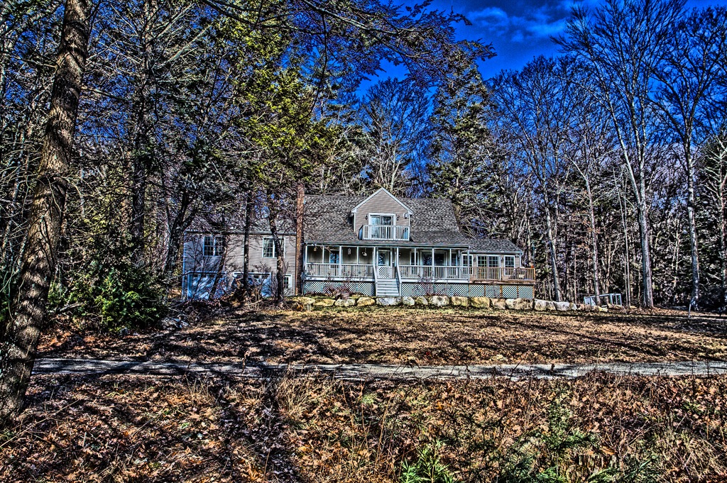 IMAGE: http://photos.imageevent.com/justaddwata/photography/hrdimages/home1218/huge/hdr-0449-0451asbg.jpg