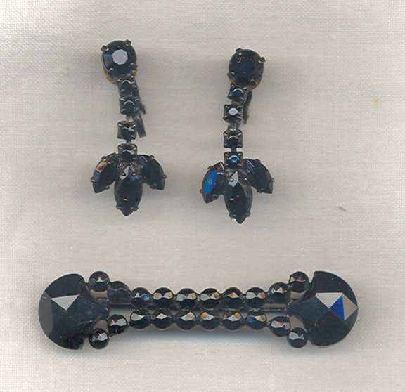 Japanned%20Jet%20Collar%20Pin%20and%20Earrings.jpg