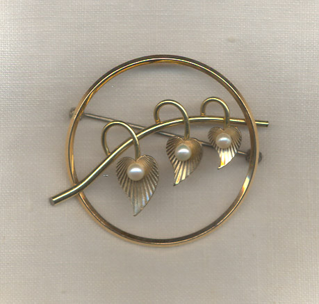 Krementz%20Circle%20Leaf%20Pin%20with%20Pearls.jpg