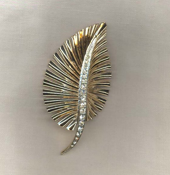 Boucher%20Goldtone%20Leaf%20Pin.jpg