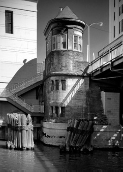 Enlarge photo 79