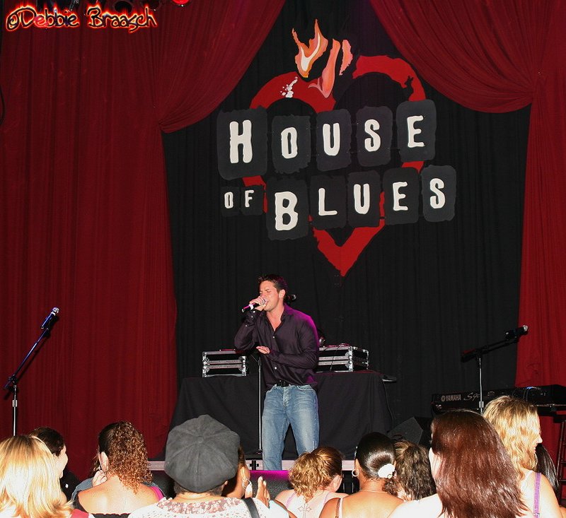 IMAGE: http://photos.imageevent.com/pokemom/dan/boysofsummer/large/BoysofSummer%20347.jpg