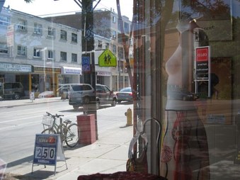 Queen St near "Tango Palace" cafe