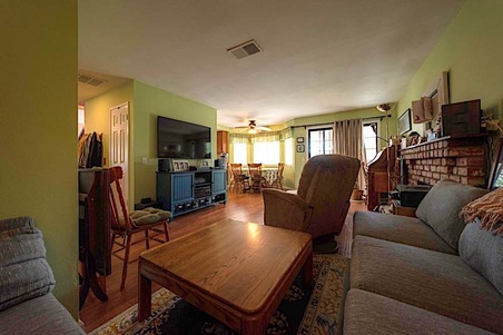 Enlarge photo 24