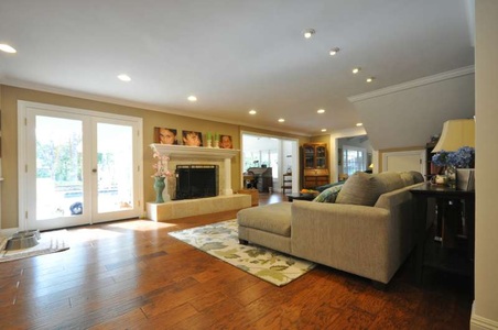 Enlarge photo 23