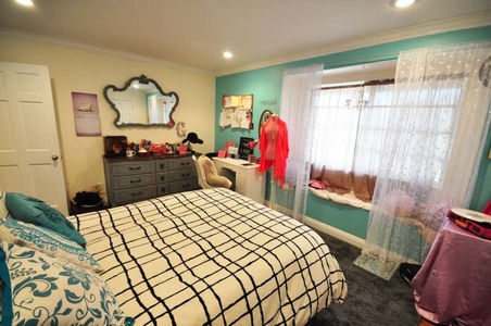 Enlarge photo 52