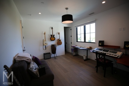 Enlarge photo 38