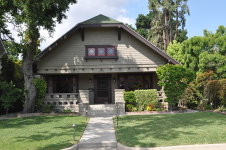 1025 Montrose