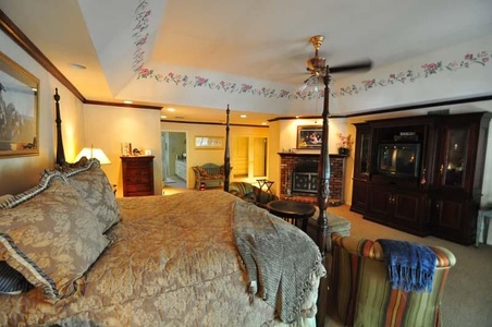 Enlarge photo 128