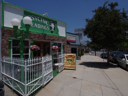Lola's Psychic Reading