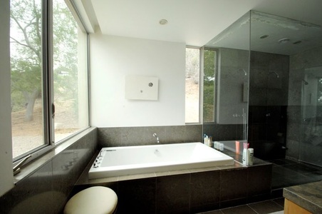 Enlarge photo 52