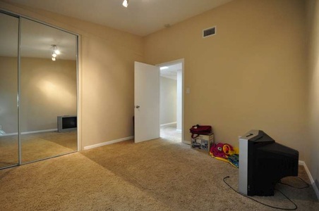 Enlarge photo 37